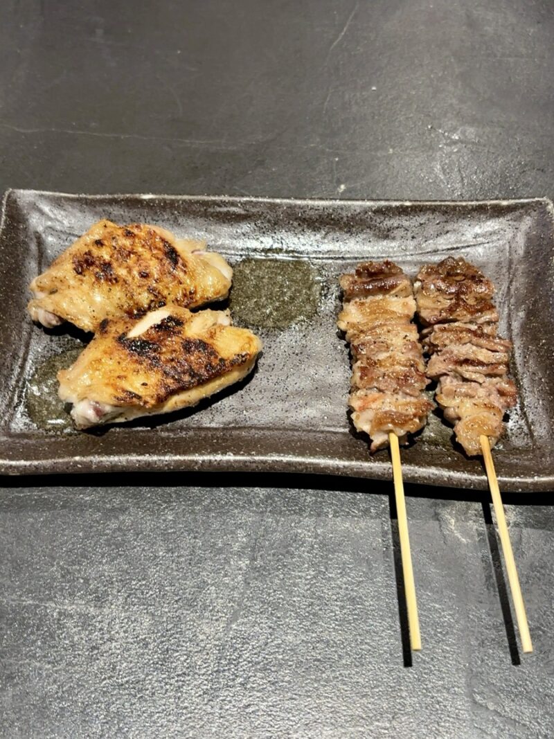 つくねやダイニング-手羽先塩、牛串