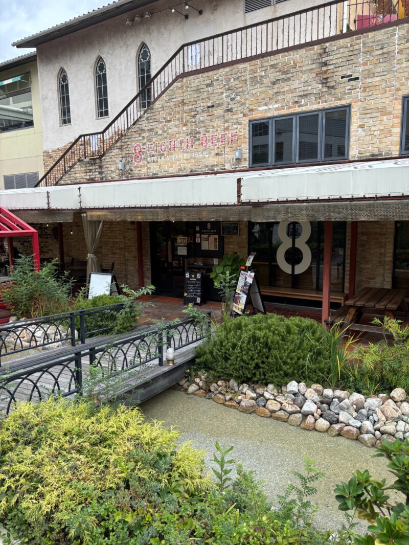 8EIGHTH BEEF STEAK&HAMBURGER-外観