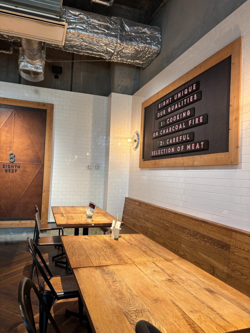 8EIGHTH BEEF STEAK&HAMBURGER-内観